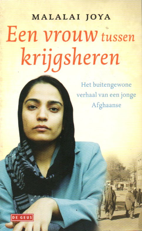 Een vrouw tussen krijgsheren - Het buitengewone verhaal van een jonge Afghaanse -