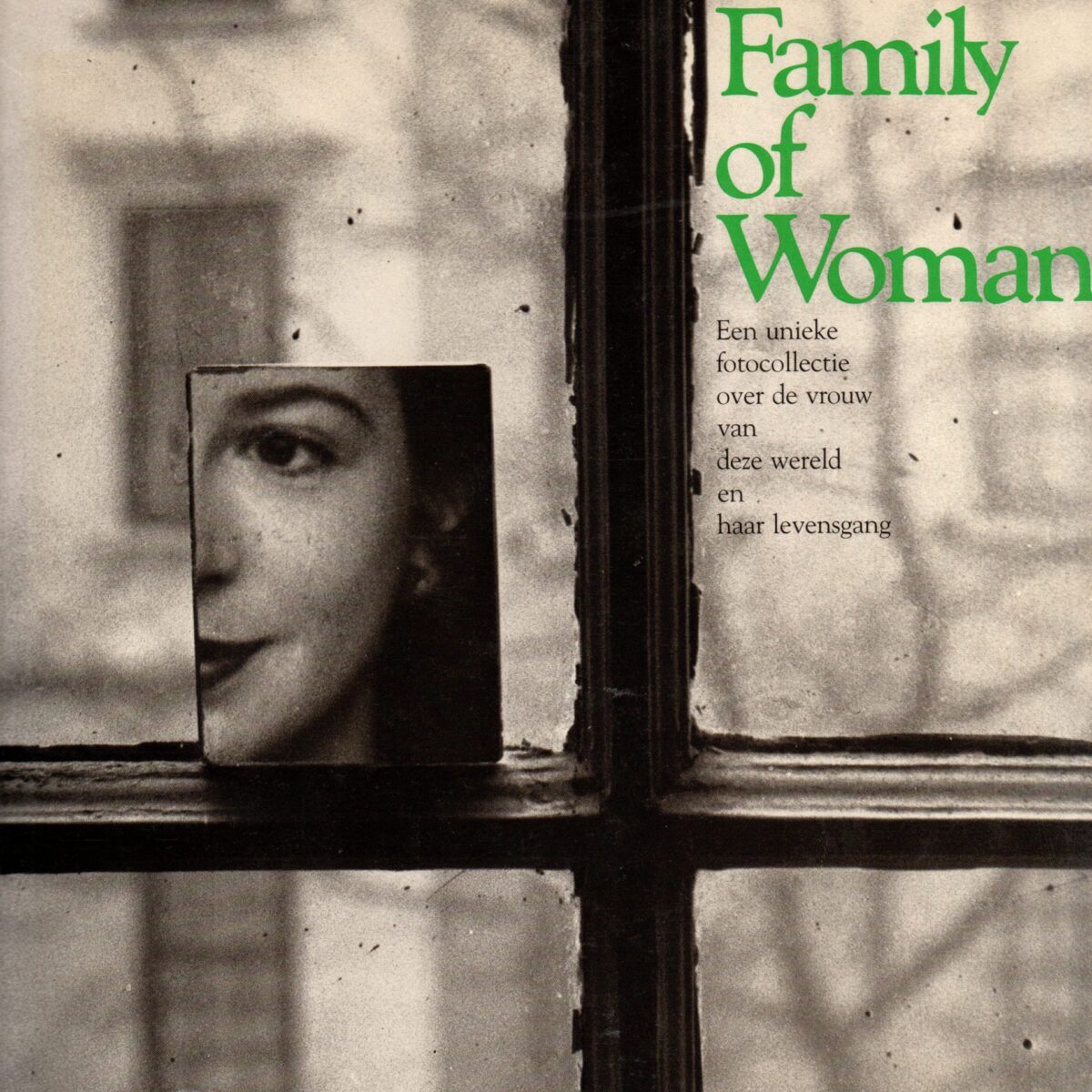 The Family of Woman - Een unieke fotocollectie over de vrouw van deze wereld en haar levensgang -