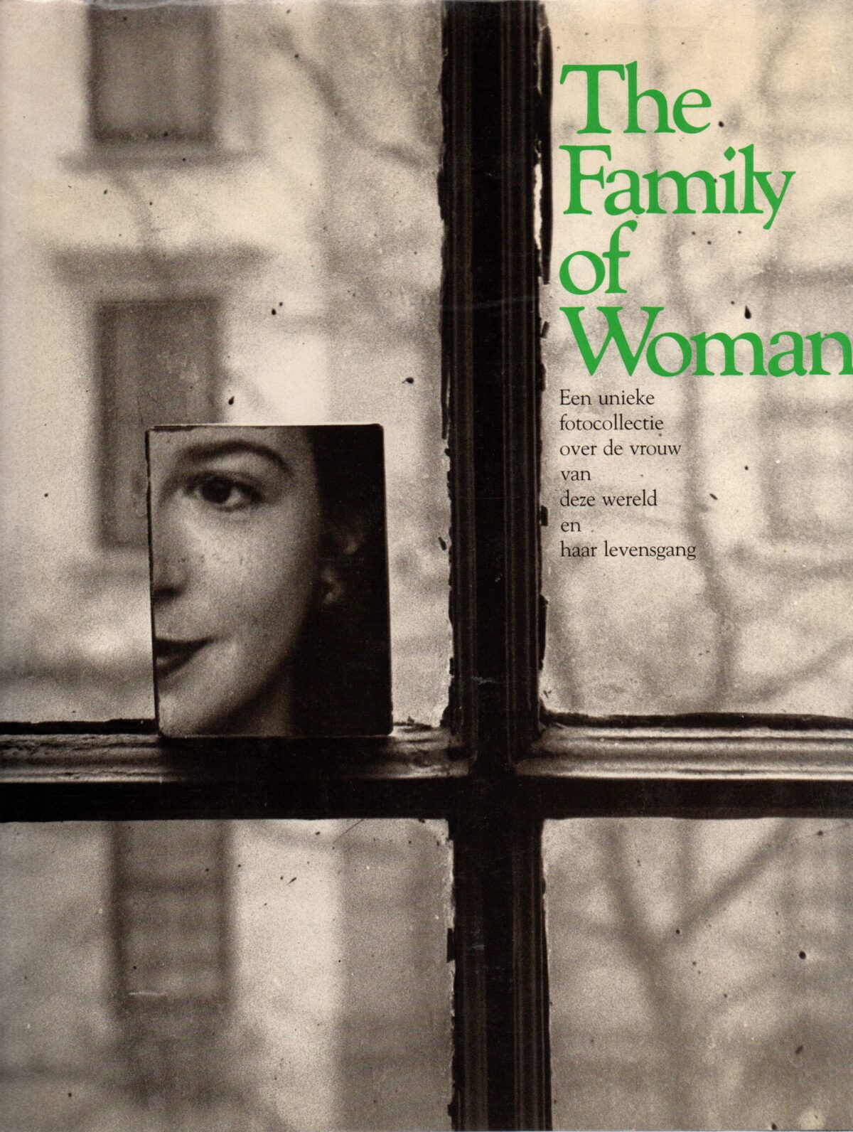 The Family of Woman - Een unieke fotocollectie over de vrouw van deze wereld en haar levensgang -