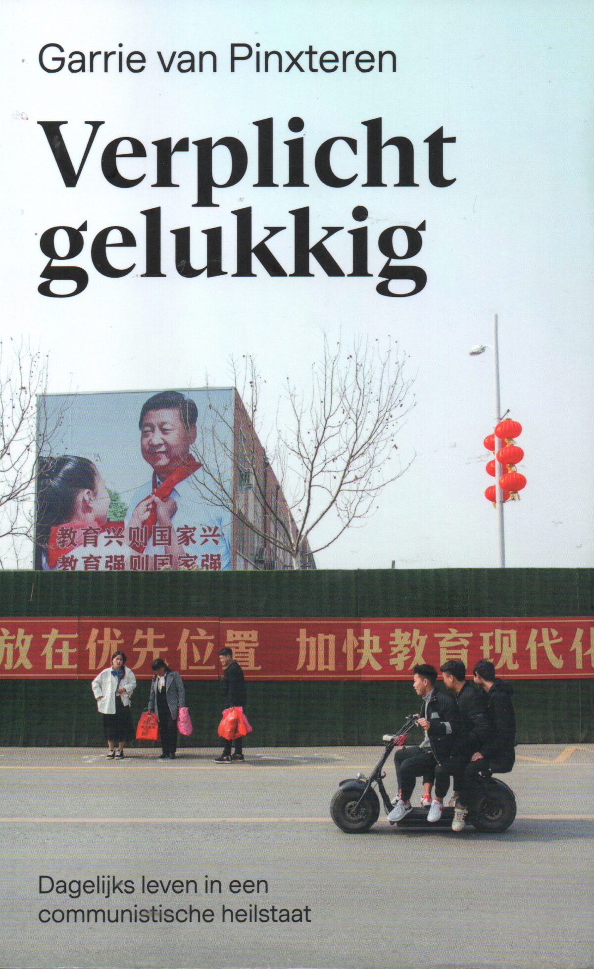 Verplicht gelukkig - Dagelijks leven in een communistische heilstaat -