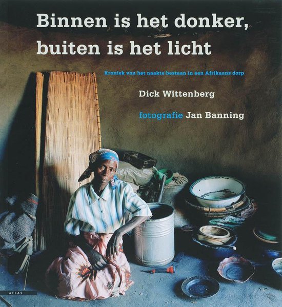 Binnen is het donker, buiten is het licht - Kroniek van het naakte bestaan in een Afrikaans dorp -